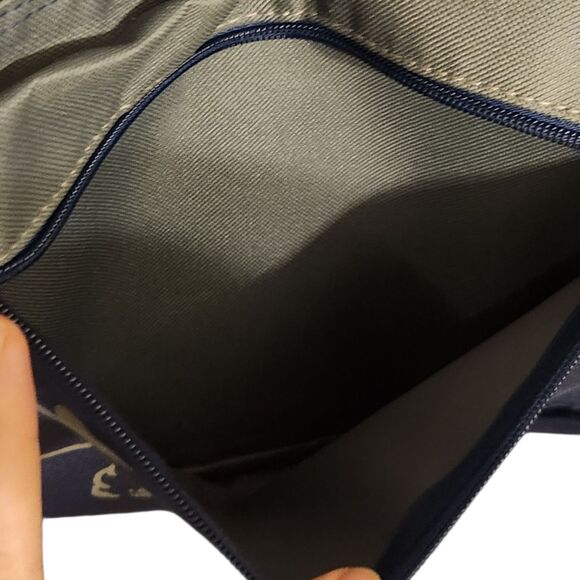 Disney Vacation Club Member Backpack Blue Gray Gold Mickey Mouse Zip Exclusive - Picture 6 of 9